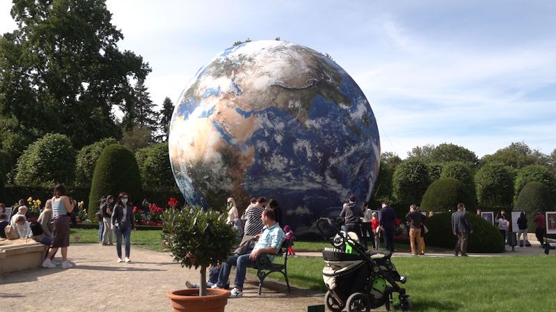 Zahrada Černínského paláce se otevřela lidem výstavou o Zemi
